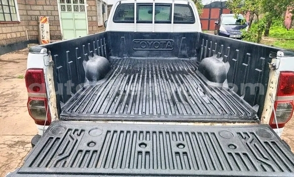 Buy Used Toyota Hilux White Car in Import - Dubai in Central Kenya Buy Used Toyota Hilux White Car in Import - Dubai in Central Kenya