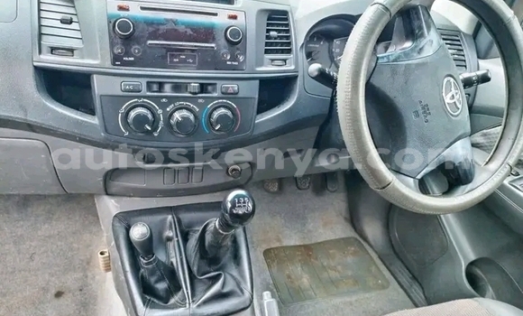 Buy Used Toyota Hilux White Car in Import - Dubai in Central Kenya Buy Used Toyota Hilux White Car in Import - Dubai in Central Kenya
