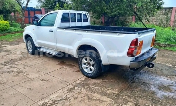 Buy Used Toyota Hilux White Car in Import - Dubai in Central Kenya Buy Used Toyota Hilux White Car in Import - Dubai in Central Kenya
