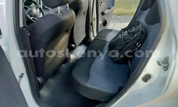 Nunua Ilio tumika Honda Fit Nyeupe Gari ndani ya Bute nchini Kaskazini Mashariki mwa Kenya Nunua Ilio tumika Honda Fit Nyeupe Gari ndani ya Bute nchini Kaskazini Mashariki mwa Kenya