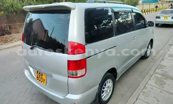 Oofamaa Toyota Noah Other Makiinaa iti Habaswein keessatti Northeast Kenya keessatti
