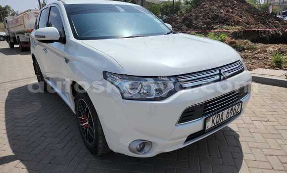 Nunua Ilio tumika Mitsubishi Outlander Nyeupe Gari ndani ya Nairobi nchini Nairobi Nunua Ilio tumika Mitsubishi Outlander Nyeupe Gari ndani ya Nairobi nchini Nairobi