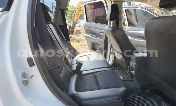 Nunua Ilio tumika Mitsubishi Outlander Nyeupe Gari ndani ya Nairobi nchini Nairobi Nunua Ilio tumika Mitsubishi Outlander Nyeupe Gari ndani ya Nairobi nchini Nairobi