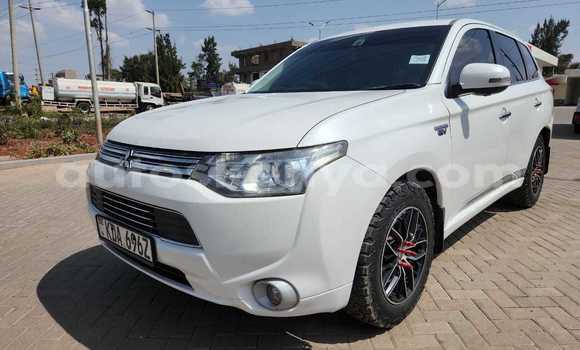 Nunua Ilio tumika Mitsubishi Outlander Nyeupe Gari ndani ya Nairobi nchini Nairobi Nunua Ilio tumika Mitsubishi Outlander Nyeupe Gari ndani ya Nairobi nchini Nairobi