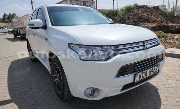 Nunua Ilio tumika Mitsubishi Outlander Nyeupe Gari ndani ya Nairobi nchini Nairobi Nunua Ilio tumika Mitsubishi Outlander Nyeupe Gari ndani ya Nairobi nchini Nairobi