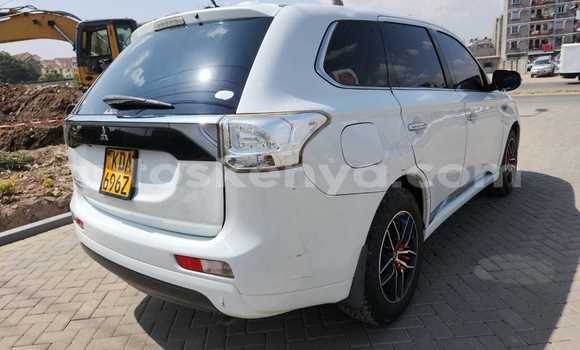 Nunua Ilio tumika Mitsubishi Outlander Nyeupe Gari ndani ya Nairobi nchini Nairobi Nunua Ilio tumika Mitsubishi Outlander Nyeupe Gari ndani ya Nairobi nchini Nairobi
