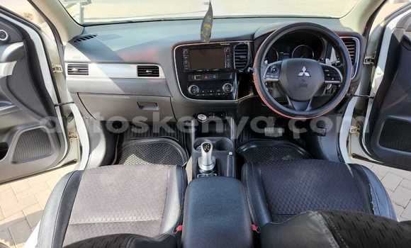 Nunua Ilio tumika Mitsubishi Outlander Nyeupe Gari ndani ya Nairobi nchini Nairobi Nunua Ilio tumika Mitsubishi Outlander Nyeupe Gari ndani ya Nairobi nchini Nairobi