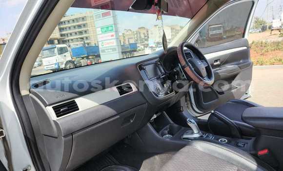 Nunua Ilio tumika Mitsubishi Outlander Nyeupe Gari ndani ya Nairobi nchini Nairobi Nunua Ilio tumika Mitsubishi Outlander Nyeupe Gari ndani ya Nairobi nchini Nairobi