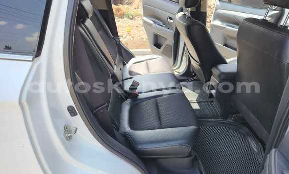 Nunua Ilio tumika Mitsubishi Outlander Nyeupe Gari ndani ya Nairobi nchini Nairobi Nunua Ilio tumika Mitsubishi Outlander Nyeupe Gari ndani ya Nairobi nchini Nairobi