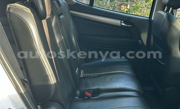 Nunua Ilio tumika Chevrolet TrailBlazer Nyeupe Gari ndani ya Nairobi nchini Nairobi Nunua Ilio tumika Chevrolet TrailBlazer Nyeupe Gari ndani ya Nairobi nchini Nairobi