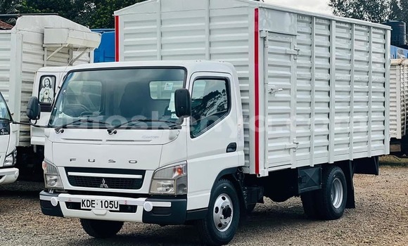 Nunua Ilio tumika Mitsubishi Fuso Nyeupe Lori ndani ya Machakos nchini Mashariki ya Kenya