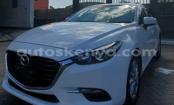 Oofamaa Mazda Axela White Makiinaa iti Bute keessatti Northeast Kenya keessatti Oofamaa Mazda Axela White Makiinaa iti Bute keessatti Northeast Kenya keessatti