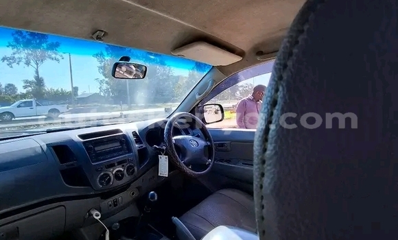 Nunua Ilio tumika Toyota Hilux Bluu Gari ndani ya Gazi nchini Pwani Nunua Ilio tumika Toyota Hilux Bluu Gari ndani ya Gazi nchini Pwani