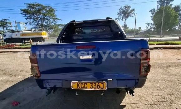Nunua Ilio tumika Toyota Hilux Bluu Gari ndani ya Gazi nchini Pwani Nunua Ilio tumika Toyota Hilux Bluu Gari ndani ya Gazi nchini Pwani