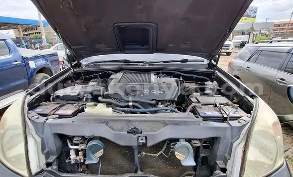 Oofamaa Toyota Land Cruiser Prado Black Makiinaa iti Bute keessatti Northeast Kenya keessatti Oofamaa Toyota Land Cruiser Prado Black Makiinaa iti Bute keessatti Northeast Kenya keessatti