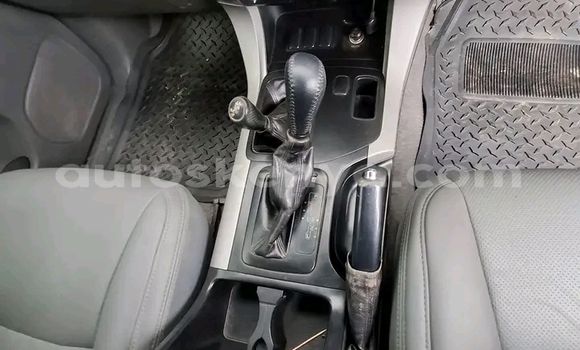 Oofamaa Toyota Land Cruiser Prado Black Makiinaa iti Bute keessatti Northeast Kenya keessatti Oofamaa Toyota Land Cruiser Prado Black Makiinaa iti Bute keessatti Northeast Kenya keessatti