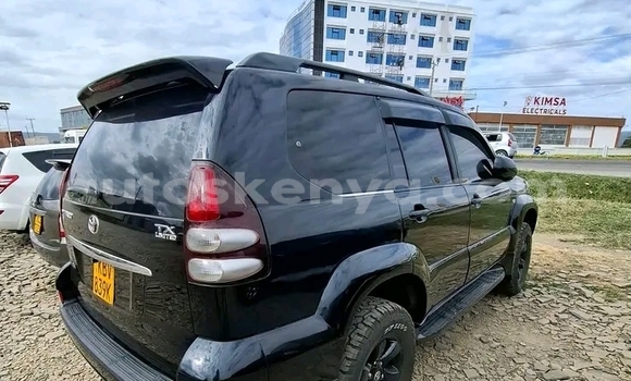 Oofamaa Toyota Land Cruiser Prado Black Makiinaa iti Bute keessatti Northeast Kenya keessatti Oofamaa Toyota Land Cruiser Prado Black Makiinaa iti Bute keessatti Northeast Kenya keessatti