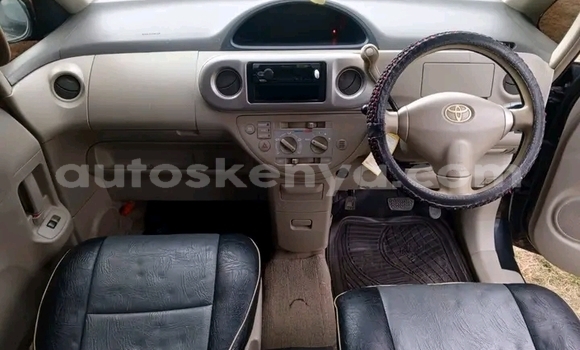 Oofamaa Toyota Porte Black Makiinaa iti Bute keessatti Northeast Kenya keessatti