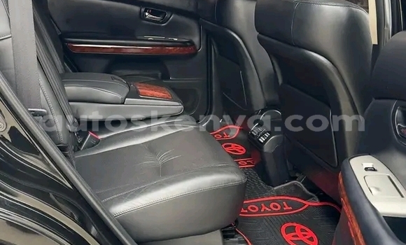 Oofamaa Toyota Harrier Black Makiinaa iti Bute keessatti Northeast Kenya keessatti Oofamaa Toyota Harrier Black Makiinaa iti Bute keessatti Northeast Kenya keessatti