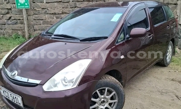 Oofamaa Toyota Wish Red Makiinaa iti Bute keessatti Northeast Kenya keessatti