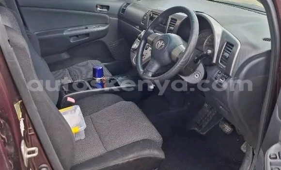 Oofamaa Toyota Wish Red Makiinaa iti Bute keessatti Northeast Kenya keessatti Oofamaa Toyota Wish Red Makiinaa iti Bute keessatti Northeast Kenya keessatti