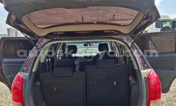 Oofamaa Toyota Wish Red Makiinaa iti Bute keessatti Northeast Kenya keessatti Oofamaa Toyota Wish Red Makiinaa iti Bute keessatti Northeast Kenya keessatti