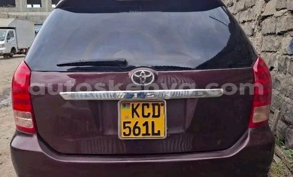 Oofamaa Toyota Wish Red Makiinaa iti Bute keessatti Northeast Kenya keessatti Oofamaa Toyota Wish Red Makiinaa iti Bute keessatti Northeast Kenya keessatti