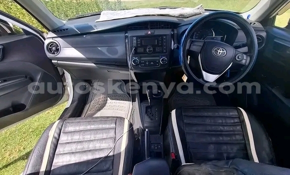 Oofamaa Toyota Axio White Makiinaa iti Bute keessatti Northeast Kenya keessatti Oofamaa Toyota Axio White Makiinaa iti Bute keessatti Northeast Kenya keessatti