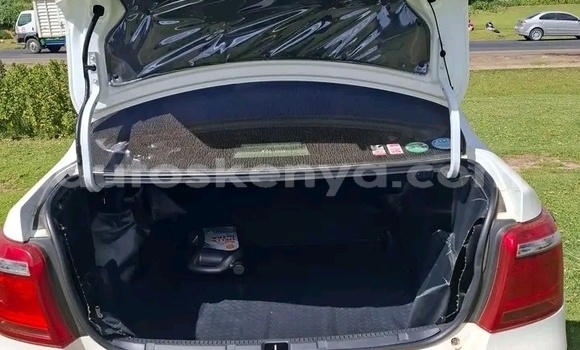 Oofamaa Toyota Axio White Makiinaa iti Bute keessatti Northeast Kenya keessatti Oofamaa Toyota Axio White Makiinaa iti Bute keessatti Northeast Kenya keessatti