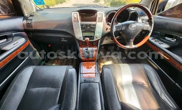 Oofamaa Toyota Harrier Black Makiinaa iti Bute keessatti Northeast Kenya keessatti Oofamaa Toyota Harrier Black Makiinaa iti Bute keessatti Northeast Kenya keessatti