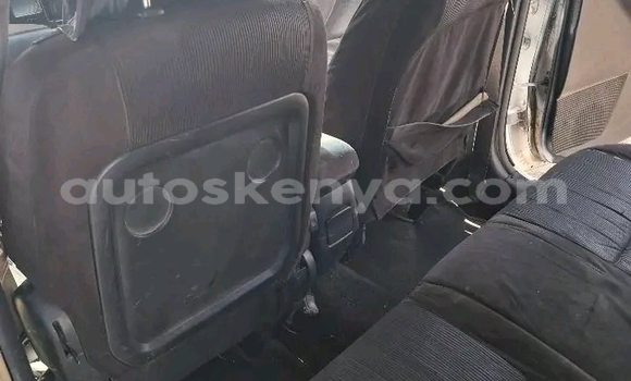 Oofamaa Toyota Runx White Makiinaa iti Bute keessatti Northeast Kenya keessatti Oofamaa Toyota Runx White Makiinaa iti Bute keessatti Northeast Kenya keessatti