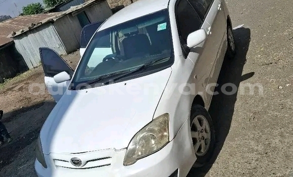 Oofamaa Toyota Runx White Makiinaa iti Bute keessatti Northeast Kenya keessatti Oofamaa Toyota Runx White Makiinaa iti Bute keessatti Northeast Kenya keessatti