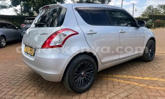 Oofamaa Suzuki Swift Other Makiinaa iti Bute keessatti Northeast Kenya keessatti Oofamaa Suzuki Swift Other Makiinaa iti Bute keessatti Northeast Kenya keessatti