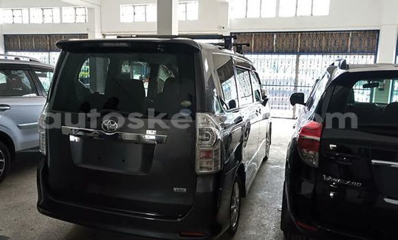 Nunua Ilio tumika Toyota Voxy Nyeusi Gari ndani ya Mombasa nchini Kenya ya Pwani Nunua Ilio tumika Toyota Voxy Nyeusi Gari ndani ya Mombasa nchini Kenya ya Pwani