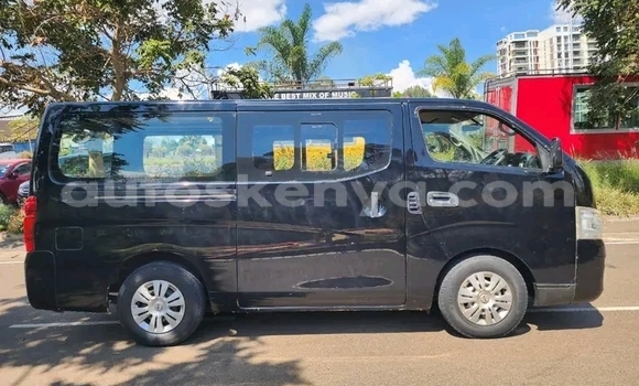 Nunua Ilio tumika Nissan Caravan Nyeusi Gari ndani ya Bute nchini Kaskazini Mashariki mwa Kenya