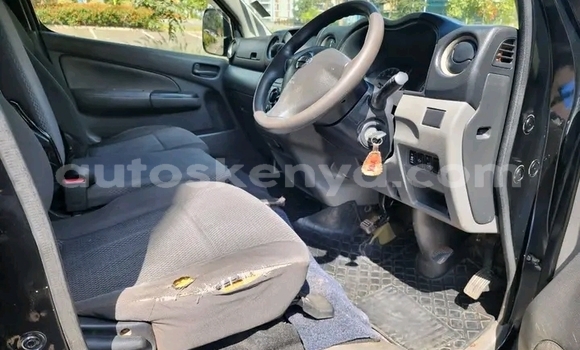 Oofamaa Nissan Caravan Black Makiinaa iti Bute keessatti Northeast Kenya keessatti Oofamaa Nissan Caravan Black Makiinaa iti Bute keessatti Northeast Kenya keessatti