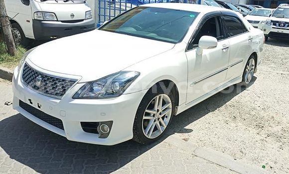 Nunua Ilio tumika Toyota Crown Nyeupe Gari ndani ya Mombasa nchini Kenya ya Pwani Nunua Ilio tumika Toyota Crown Nyeupe Gari ndani ya Mombasa nchini Kenya ya Pwani