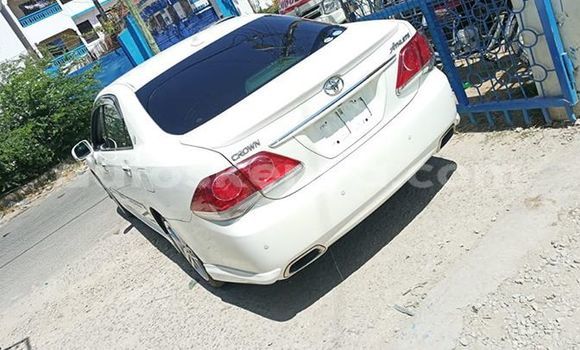 Nunua Ilio tumika Toyota Crown Nyeupe Gari ndani ya Mombasa nchini Kenya ya Pwani Nunua Ilio tumika Toyota Crown Nyeupe Gari ndani ya Mombasa nchini Kenya ya Pwani