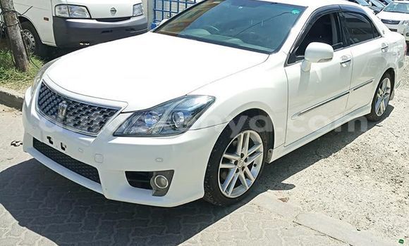 Nunua Ilio tumika Toyota Crown Nyeupe Gari ndani ya Mombasa nchini Kenya ya Pwani Nunua Ilio tumika Toyota Crown Nyeupe Gari ndani ya Mombasa nchini Kenya ya Pwani