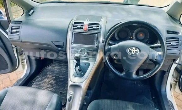 Nunua Ilio tumika Toyota Auris Nyeupe Gari ndani ya Bute nchini Kaskazini Mashariki mwa Kenya