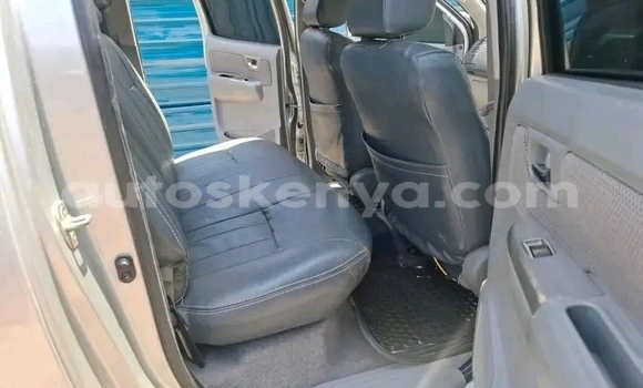 Nunua Ilio tumika Toyota Hilux Nyeupe Gari ndani ya Bute nchini Kaskazini Mashariki mwa Kenya Nunua Ilio tumika Toyota Hilux Nyeupe Gari ndani ya Bute nchini Kaskazini Mashariki mwa Kenya