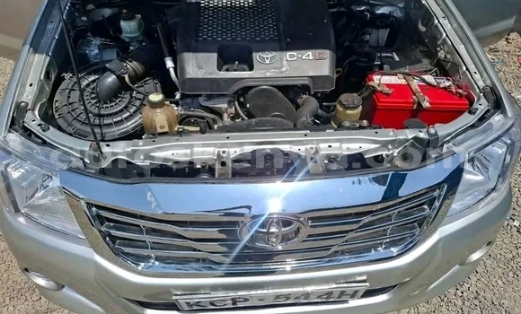 Nunua Ilio tumika Toyota Hilux Nyeupe Gari ndani ya Bute nchini Kaskazini Mashariki mwa Kenya Nunua Ilio tumika Toyota Hilux Nyeupe Gari ndani ya Bute nchini Kaskazini Mashariki mwa Kenya