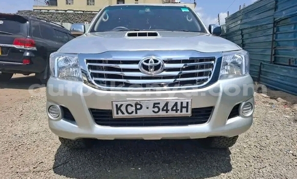 Nunua Ilio tumika Toyota Hilux Nyeupe Gari ndani ya Bute nchini Kaskazini Mashariki mwa Kenya Nunua Ilio tumika Toyota Hilux Nyeupe Gari ndani ya Bute nchini Kaskazini Mashariki mwa Kenya