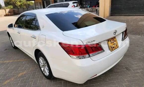 Nunua Ilio tumika Toyota Crown Nyeupe Gari ndani ya Bute nchini Kaskazini Mashariki mwa Kenya Nunua Ilio tumika Toyota Crown Nyeupe Gari ndani ya Bute nchini Kaskazini Mashariki mwa Kenya