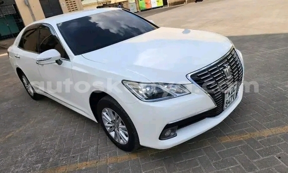 Nunua Ilio tumika Toyota Crown Nyeupe Gari ndani ya Bute nchini Kaskazini Mashariki mwa Kenya Nunua Ilio tumika Toyota Crown Nyeupe Gari ndani ya Bute nchini Kaskazini Mashariki mwa Kenya