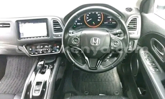 Oofamaa Honda Vezel White Makiinaa iti Bute keessatti Northeast Kenya keessatti