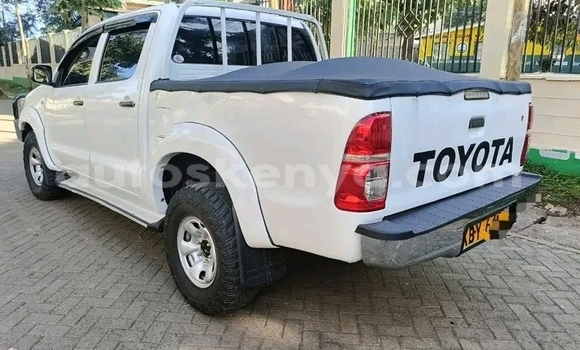Nunua Ilio tumika Toyota Hilux Nyeupe Gari ndani ya Bute nchini Kaskazini Mashariki mwa Kenya Nunua Ilio tumika Toyota Hilux Nyeupe Gari ndani ya Bute nchini Kaskazini Mashariki mwa Kenya