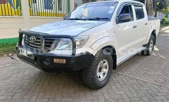 Nunua Ilio tumika Toyota Hilux Nyeupe Gari ndani ya Bute nchini Kaskazini Mashariki mwa Kenya Nunua Ilio tumika Toyota Hilux Nyeupe Gari ndani ya Bute nchini Kaskazini Mashariki mwa Kenya