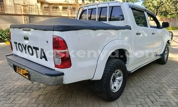 Nunua Ilio tumika Toyota Hilux Nyeupe Gari ndani ya Bute nchini Kaskazini Mashariki mwa Kenya Nunua Ilio tumika Toyota Hilux Nyeupe Gari ndani ya Bute nchini Kaskazini Mashariki mwa Kenya