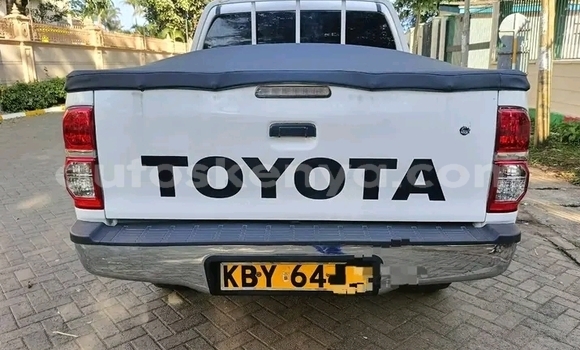 Nunua Ilio tumika Toyota Hilux Nyeupe Gari ndani ya Bute nchini Kaskazini Mashariki mwa Kenya Nunua Ilio tumika Toyota Hilux Nyeupe Gari ndani ya Bute nchini Kaskazini Mashariki mwa Kenya